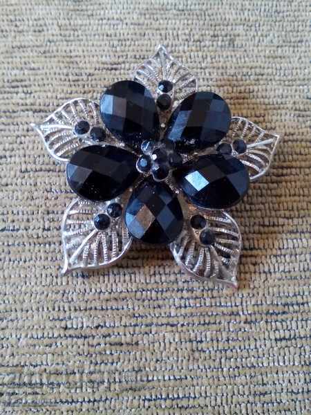 Delivery of Old brooch