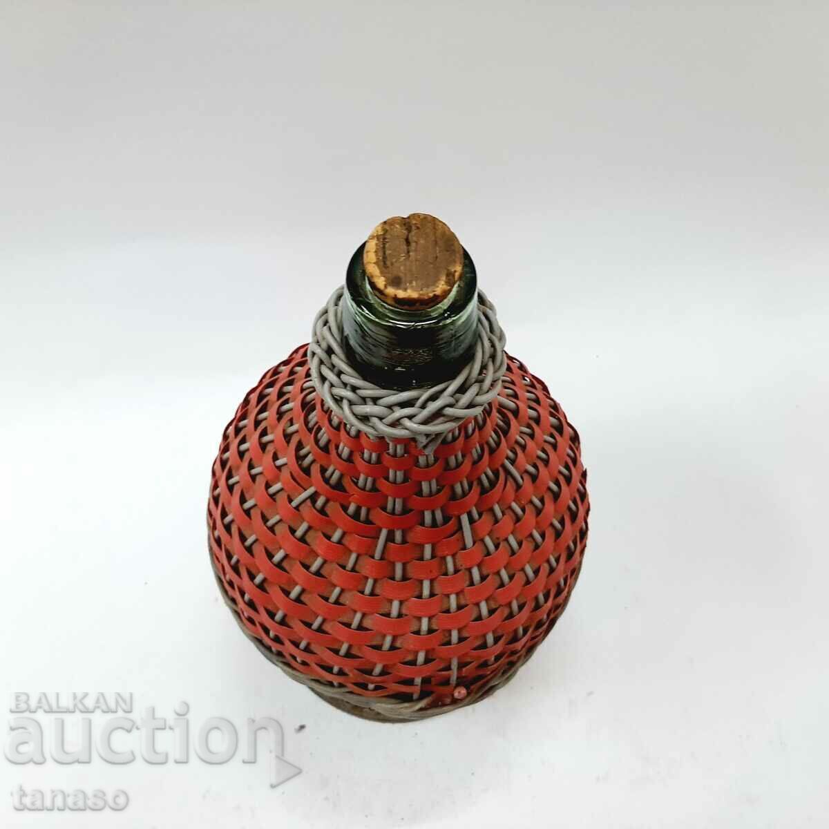 Auction Old woven glass decanter 5 l (10.1) Auction Old woven glass decanter 5 l (10.1)