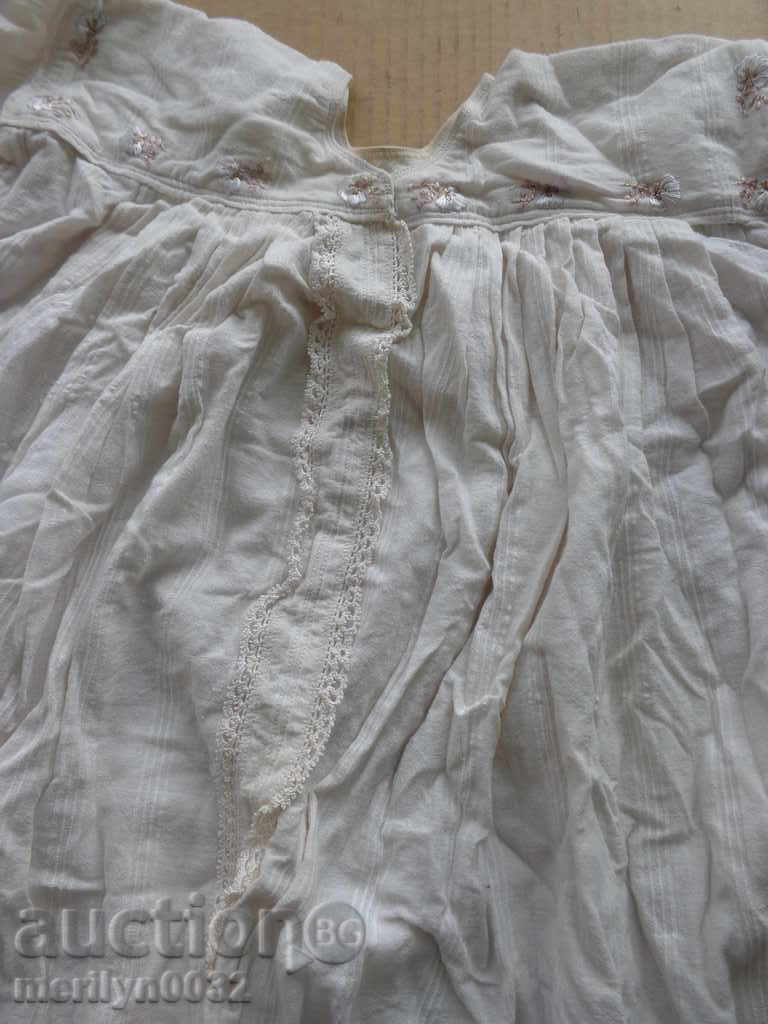 Cămașă bătrână cu broderie manuală de șezlong, costum, sukman cu preț € 55.05 | 107.67 BGN