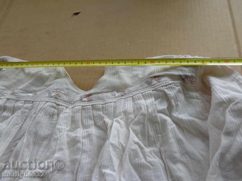 Livrarea camasa veche de sex feminin, cu broderie de zestre, rochie costum Livrarea camasa veche de sex feminin, cu broderie de zestre, rochie costum