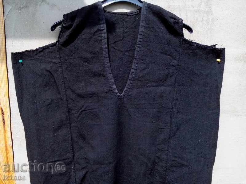 Litak, costume cu preț 85.00 BGN | € 43.46