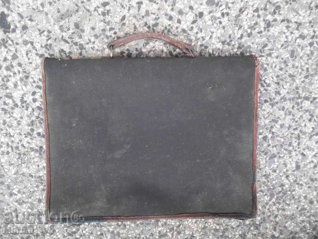 Παλιά τσάντα από καουτσούκ brizent με τιμή 5.00 BGN | € 2.56 Παλιά τσάντα από καουτσούκ brizent με τιμή 5.00 BGN | € 2.56