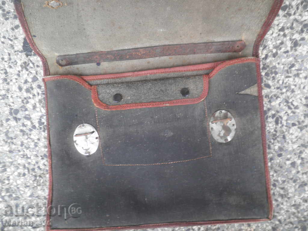 Δημοπρασία Παλιά τσάντα από καουτσούκ brizent Δημοπρασία Παλιά τσάντα από καουτσούκ brizent