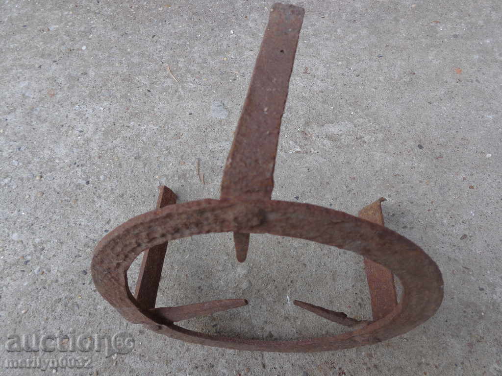 Παράδοση Παλιά πλαστά sazhek, τζάκι, σχάρα, σφυρήλατο σίδερο Παράδοση Παλιά πλαστά sazhek, τζάκι, σχάρα, σφυρήλατο σίδερο