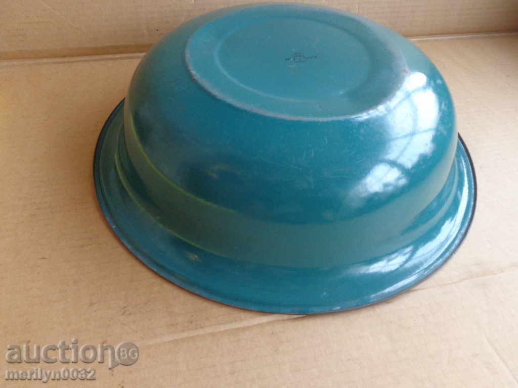 Enameled basin, bowl, enamel bowl with price 39.00 BGN | € 19.94 Enameled basin, bowl, enamel bowl with price 39.00 BGN | € 19.94