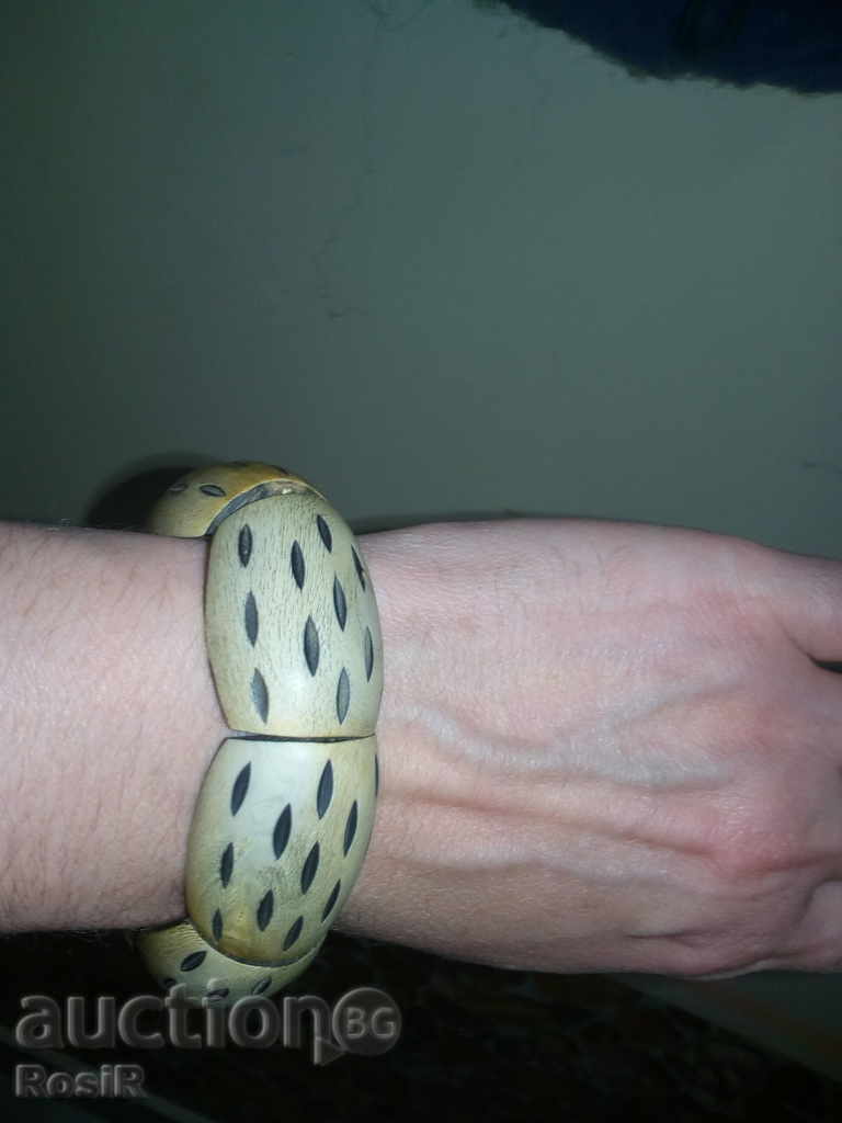 АБАНОСОВА ГРИВНА с цена 18.00 лв. | € 9.20 АБАНОСОВА ГРИВНА с цена 18.00 лв. | € 9.20