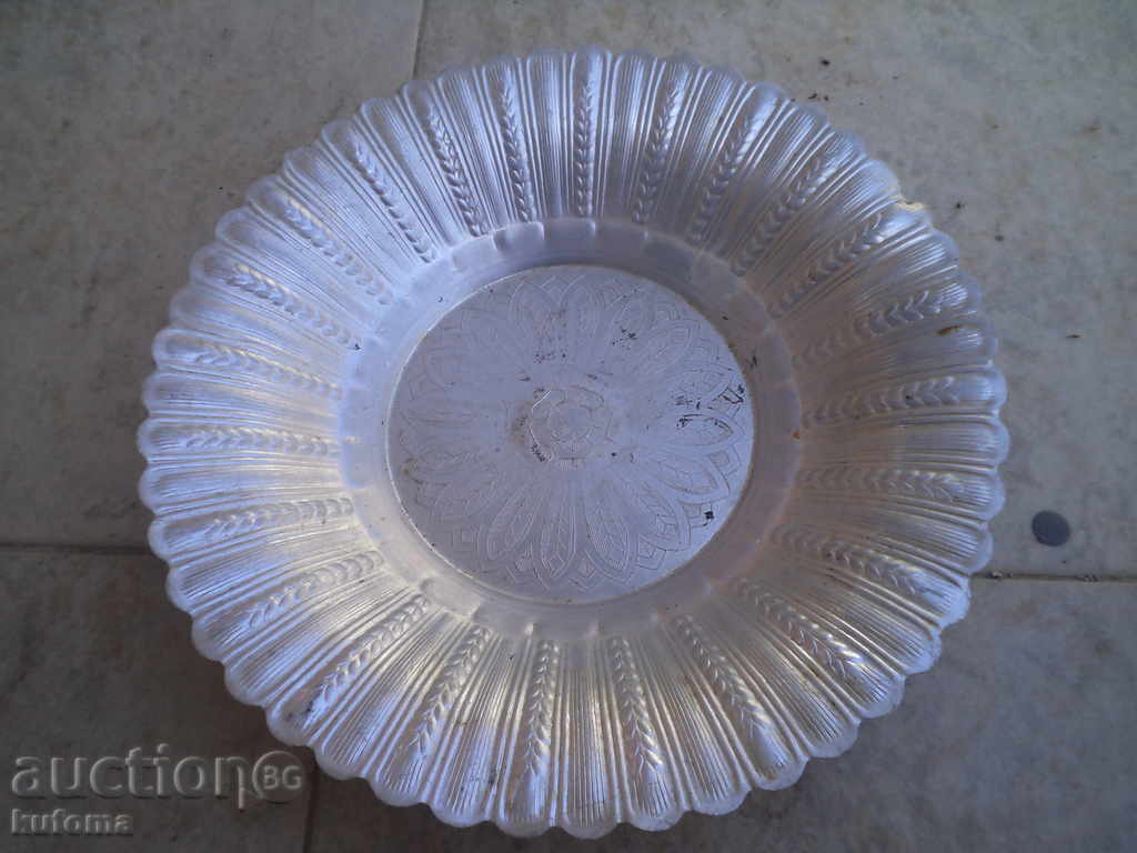 Алуминиева чиния