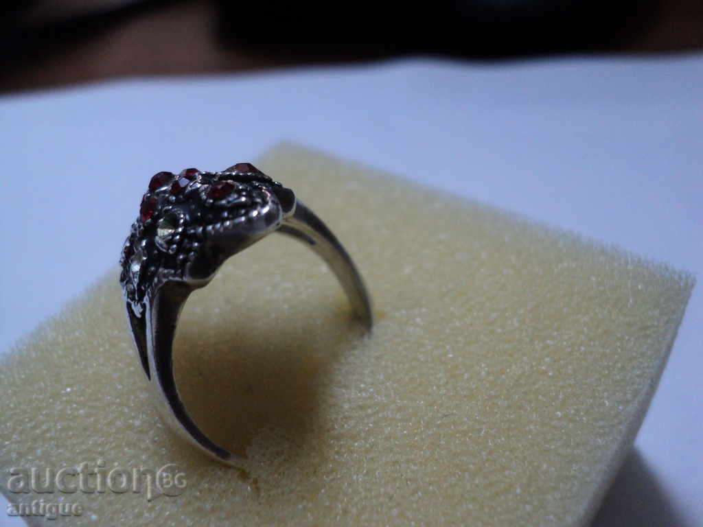 I AM SELLING A SILVER RING-3 - 5 I AM SELLING A SILVER RING-3 - 5