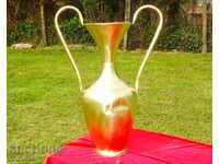 An ancient Belgian amphora, a vase of 52 cm.