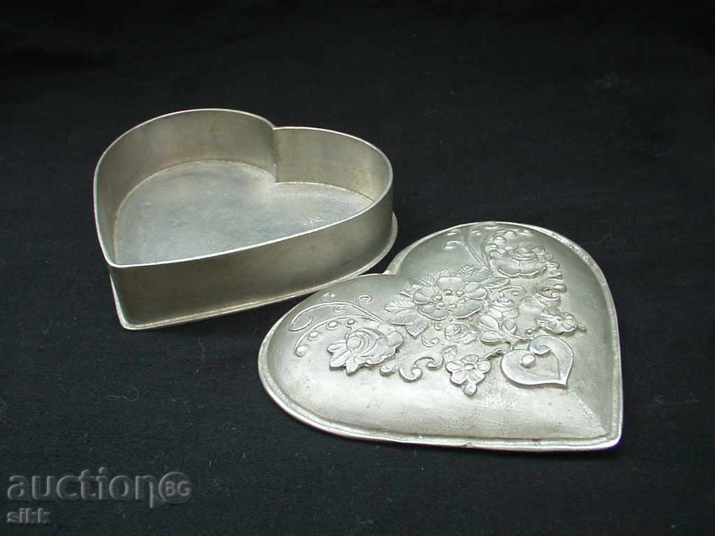 метална кутийка за бижута с цена 30.00 лв. | € 15.34 метална кутийка за бижута с цена 30.00 лв. | € 15.34