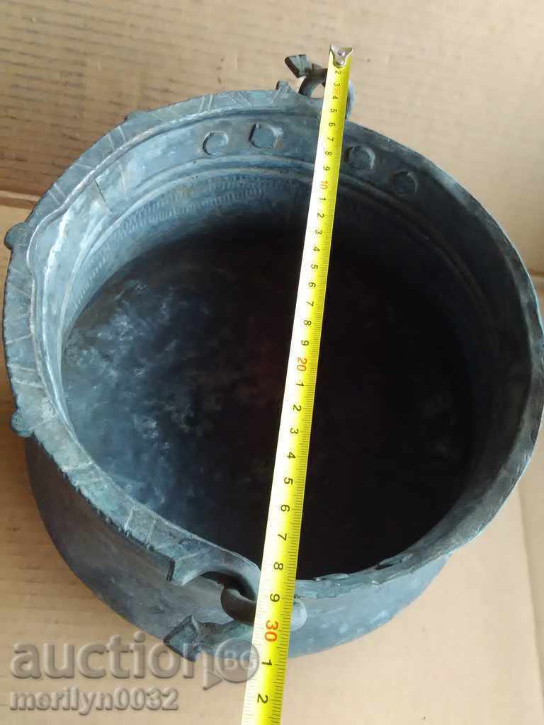 Auction Tin boned, boiler, baker, copper pot Auction Tin boned, boiler, baker, copper pot