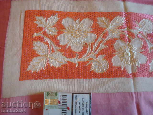 Τετράγωνο, κεντημένο μαξιλάρι, χειροποίητο με διαστ. 48x75εκ με τιμή € 11.95 | 23.37 BGN