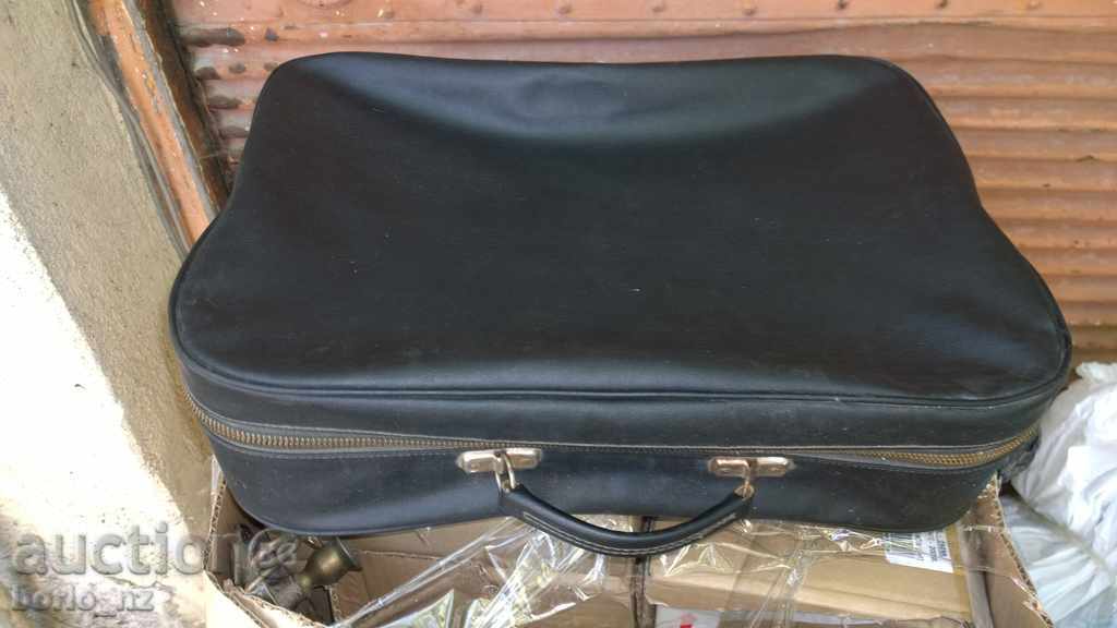 7965. OLD SUITCASE BAG