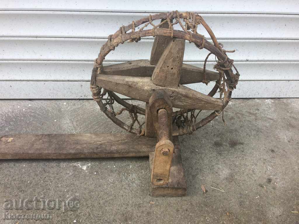 MOARĂ DE VÂNT VECHE cu preț € 10.00 | 19.56 BGN