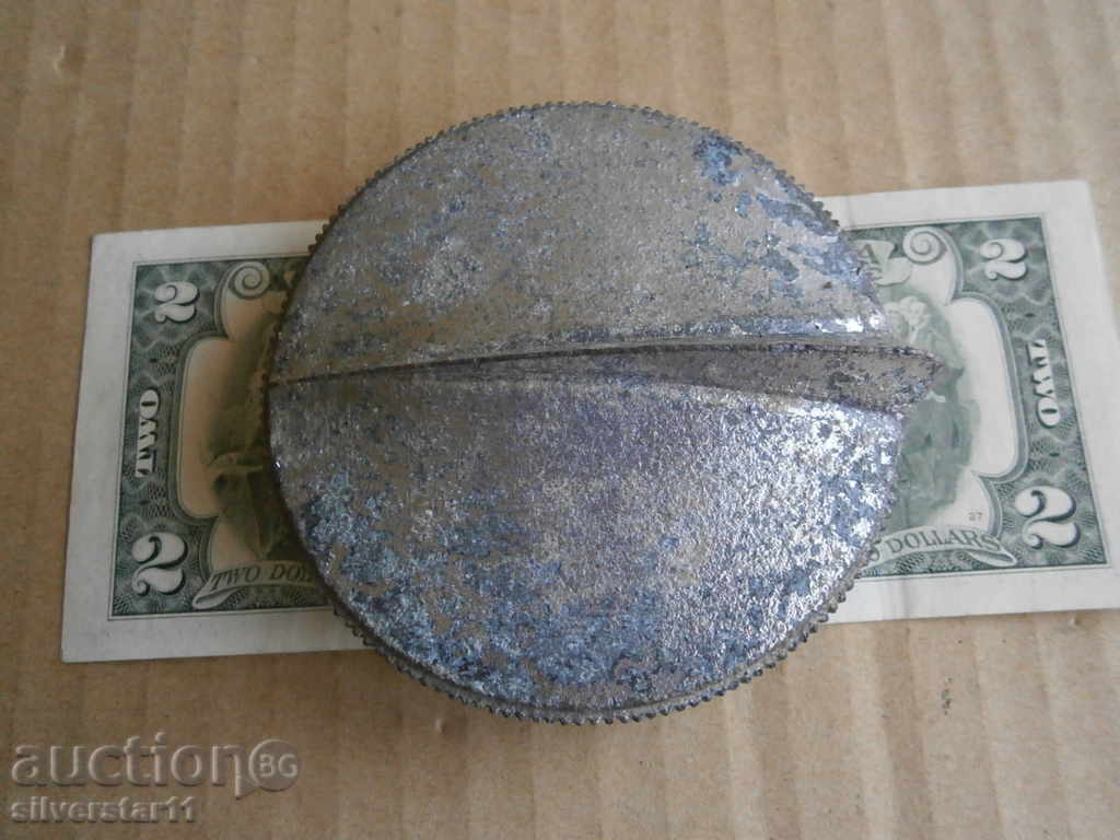 AUTO cap for a retro car motor with price 45.00 BGN | € 23.01 AUTO cap for a retro car motor with price 45.00 BGN | € 23.01