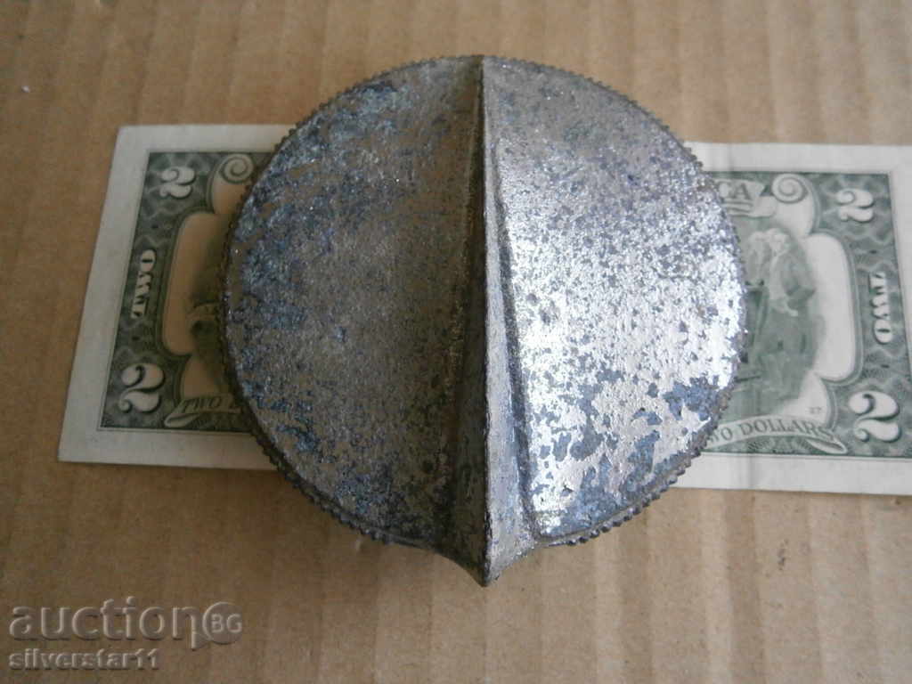 Auction AUTO cap for a retro car motor Auction AUTO cap for a retro car motor