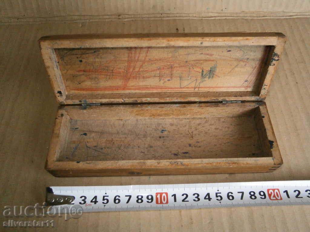 Delivery of old primitive wooden box Delivery of old primitive wooden box