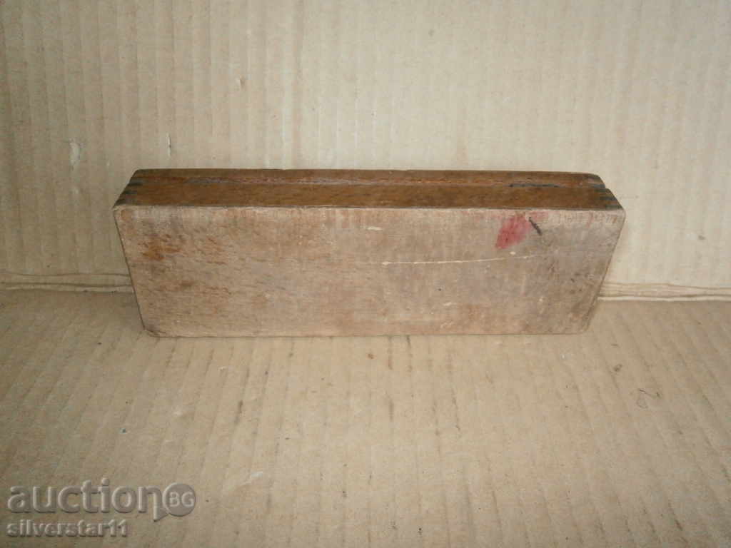 old primitive wooden box - 5 old primitive wooden box - 5