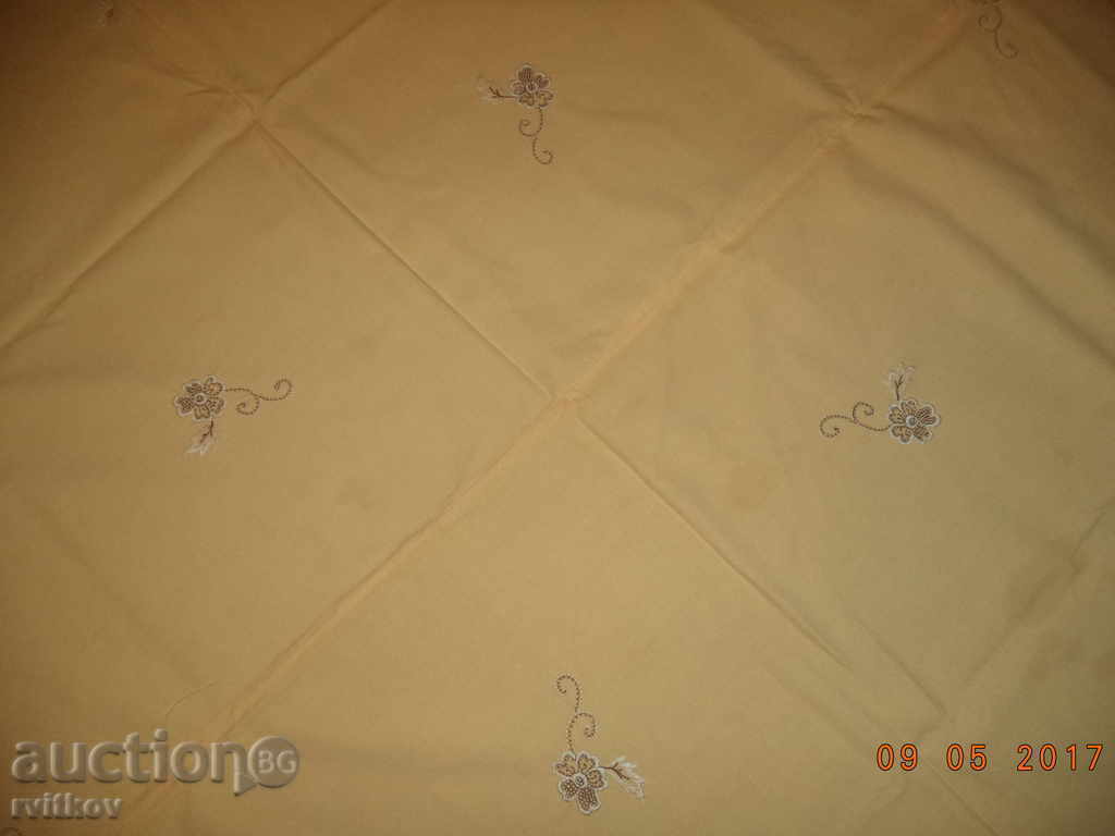 Delivery of Beautiful cotton tablecloth with embroidery Delivery of Beautiful cotton tablecloth with embroidery