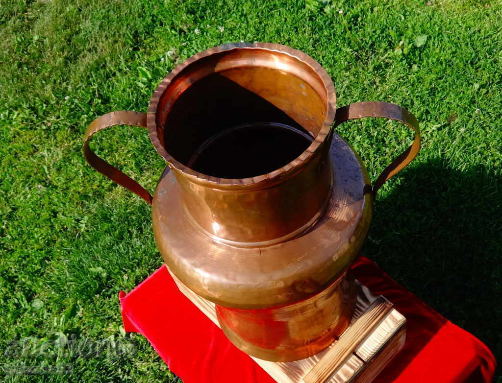 Аукцион Меден гюм за мляко,ваза,амфора Аукцион Меден гюм за мляко,ваза,амфора