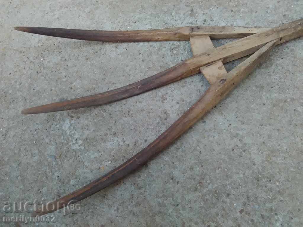 Стара вила от дърво дървения инструмент с цена 38.00 лв. | € 19.43 Стара вила от дърво дървения инструмент с цена 38.00 лв. | € 19.43