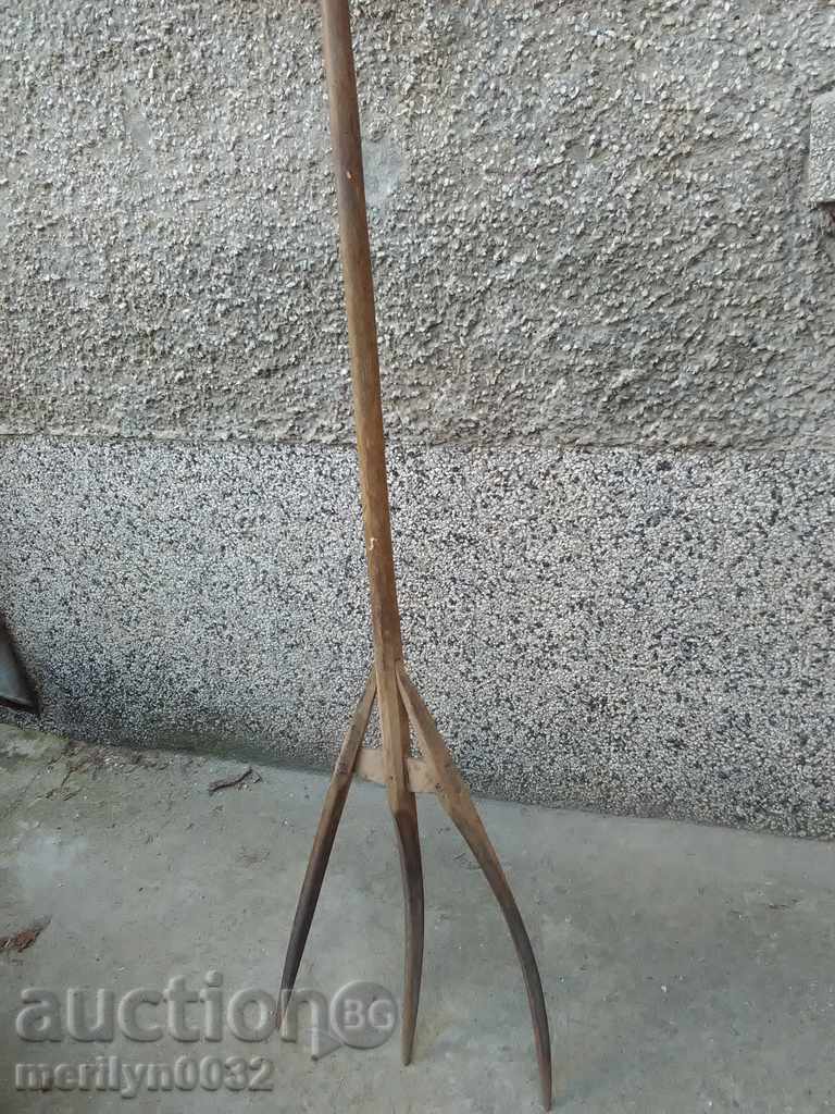 Доставка на Стара вила от дърво дървения инструмент Доставка на Стара вила от дърво дървения инструмент