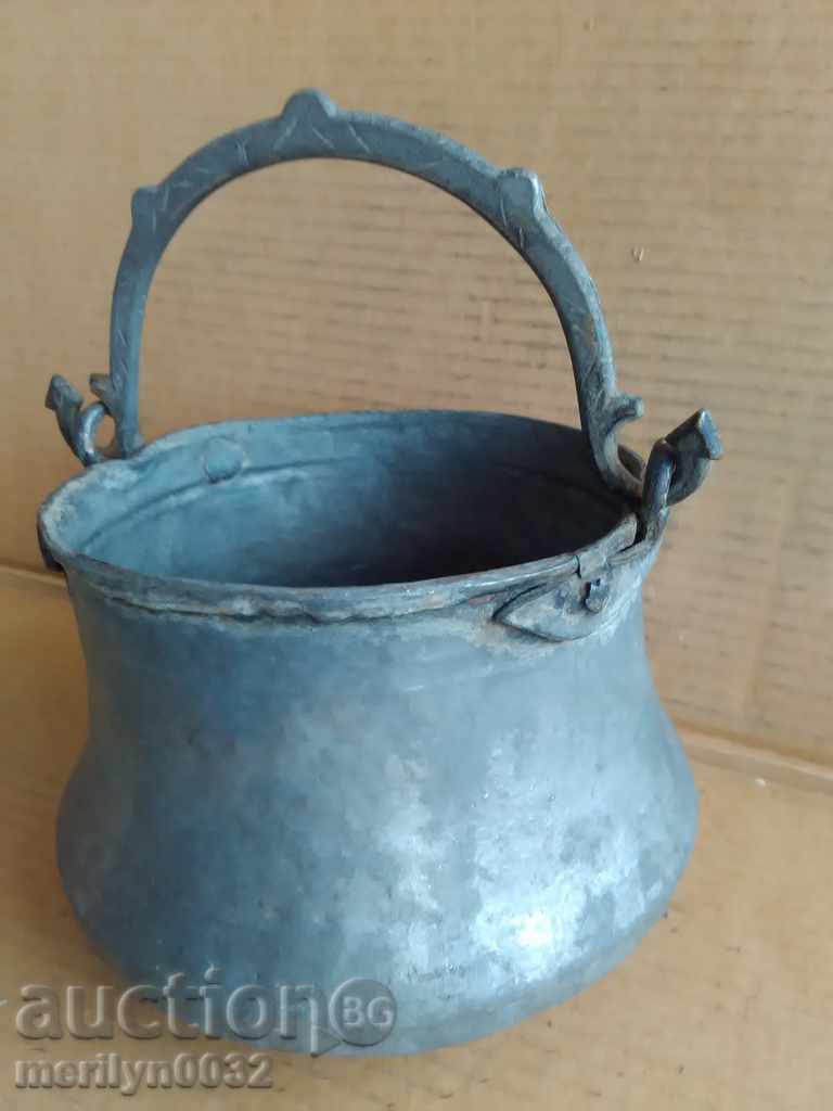 An old bacon, a baker, a pot, a boiler, a copper pot - 6 An old bacon, a baker, a pot, a boiler, a copper pot - 6