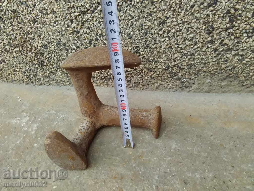 Auction Old shoemaker anvil, wrought iron Auction Old shoemaker anvil, wrought iron
