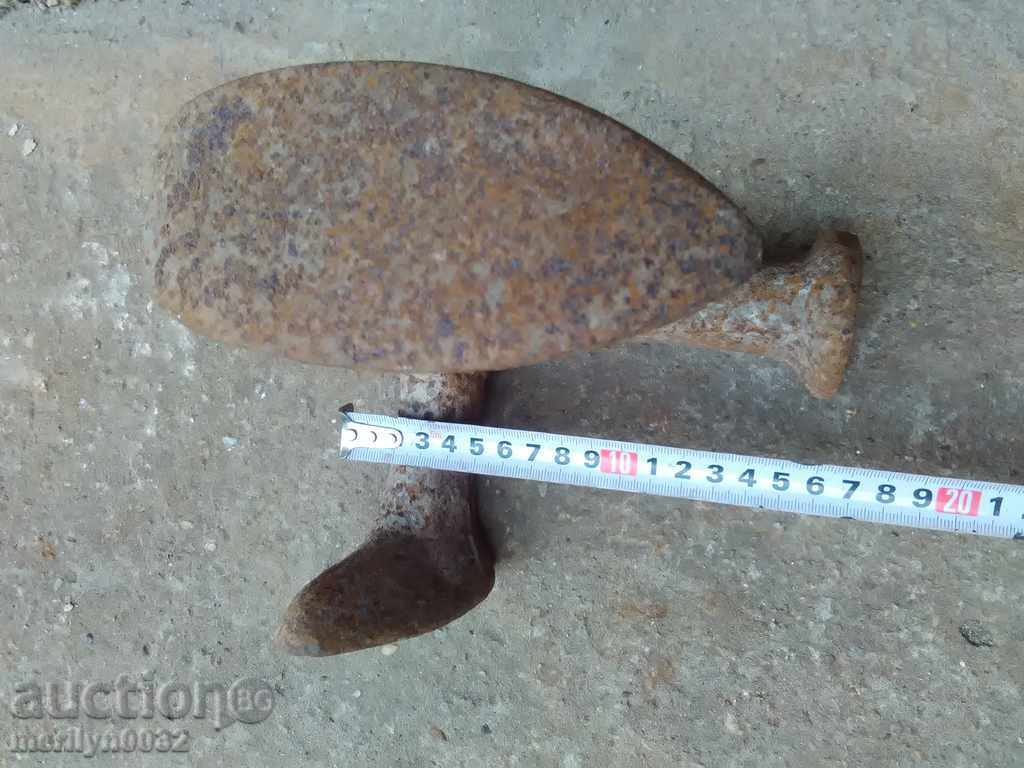 Delivery of Old shoemaker anvil, wrought iron Delivery of Old shoemaker anvil, wrought iron