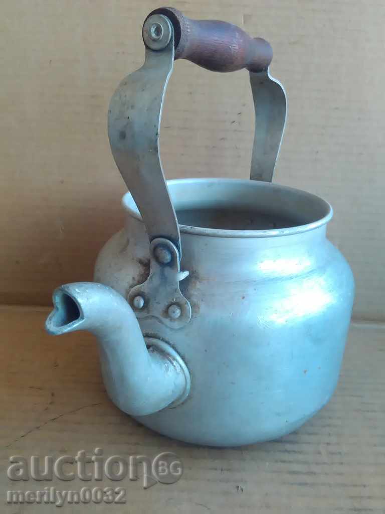 Алуминиев чайник 40-те години СССР самовар с цена € 16.36 | 32.00 лв. Алуминиев чайник 40-те години СССР самовар с цена € 16.36 | 32.00 лв.