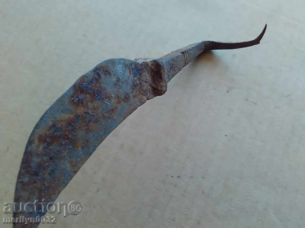 An old knife, a dagger, a blade of a bitch with price 52.00 BGN | € 26.59 An old knife, a dagger, a blade of a bitch with price 52.00 BGN | € 26.59