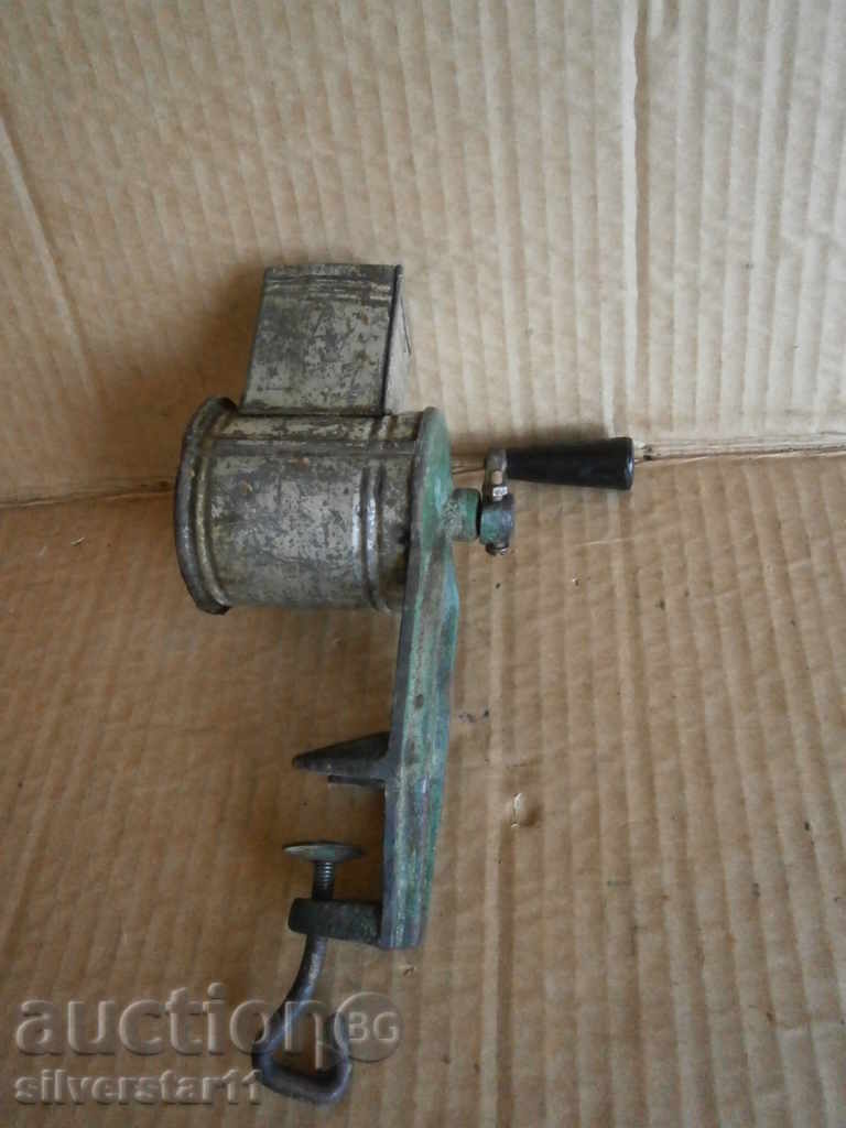 grinder for grinding walnut grinders with price 25.00 BGN | € 12.78 grinder for grinding walnut grinders with price 25.00 BGN | € 12.78