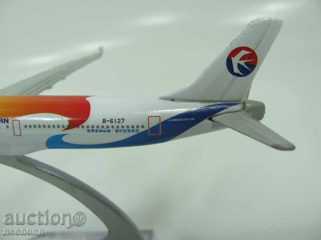 Auction Tabletop Metal Airplane Model Airbus A330-300 China 1/500 Auction Tabletop Metal Airplane Model Airbus A330-300 China 1/500