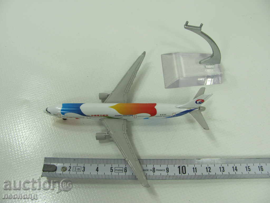 Tabletop Metal Airplane Model Airbus A330-300 China 1/500 - 5 Tabletop Metal Airplane Model Airbus A330-300 China 1/500 - 5