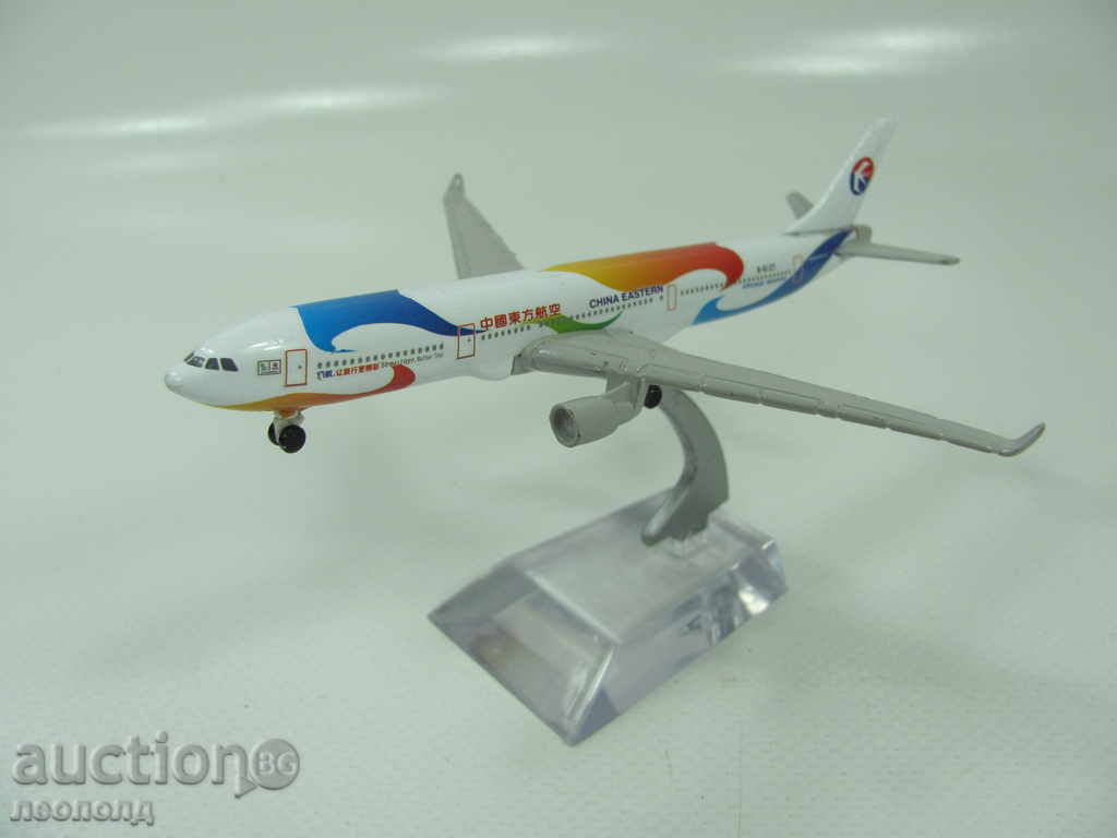 DESKTOP METAL MODEL AIRBUS A330-300 CHINA 1/500