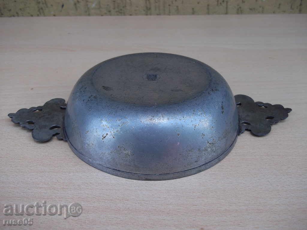 Bowl metal old French - 335,7 g with price 30.00 BGN | € 15.34 Bowl metal old French - 335,7 g with price 30.00 BGN | € 15.34
