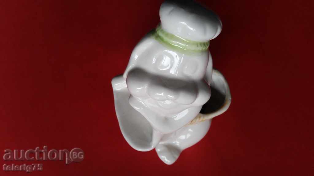 Παράδοση Παλιό ειδώλιο από πορσελάνινα σκεύη κουζίνας Παράδοση Παλιό ειδώλιο από πορσελάνινα σκεύη κουζίνας