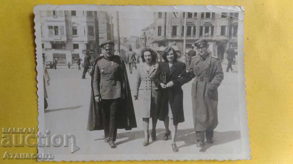 Стара снимка 1944 г. Филип Кутев След бомбардировките
