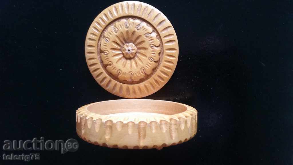 Beautiful Old Wooden Wooden Box of 60 / 70s with price 12.00 BGN | € 6.14 Beautiful Old Wooden Wooden Box of 60 / 70s with price 12.00 BGN | € 6.14