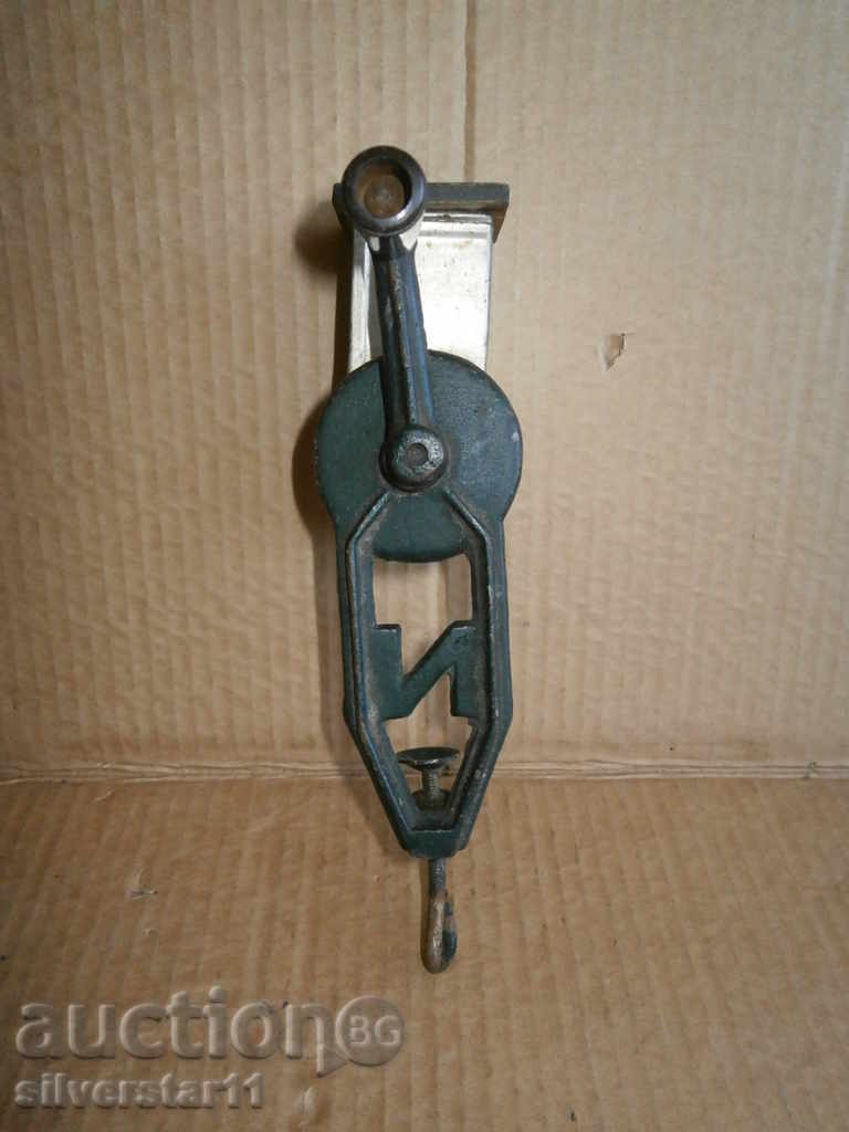 Delivery of grinder for grinding walnut grinders Delivery of grinder for grinding walnut grinders