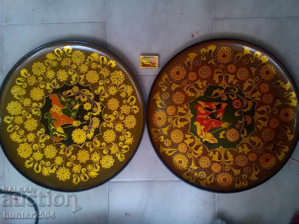 Auction Casserole, tray, wood panel, hand-painted, size 420 mm. Auction Casserole, tray, wood panel, hand-painted, size 420 mm.