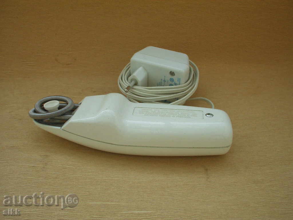 Cosmetic device Cosmetic device