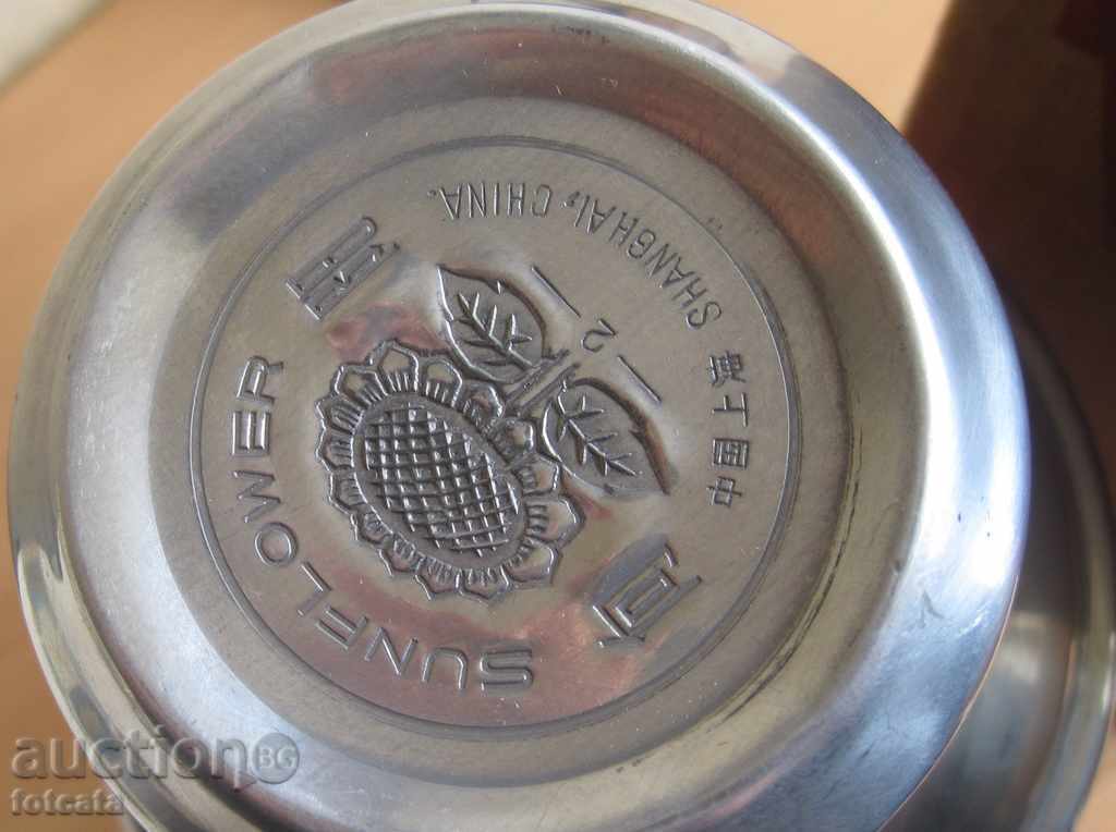 Old Chinese thermos brand new in a box with price 39.00 BGN | € 19.94 Old Chinese thermos brand new in a box with price 39.00 BGN | € 19.94