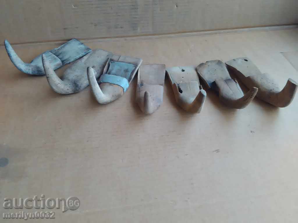 Lot 7 palmarkers palm tree wooden sickle with price 81.00 BGN | € 41.41 Lot 7 palmarkers palm tree wooden sickle with price 81.00 BGN | € 41.41