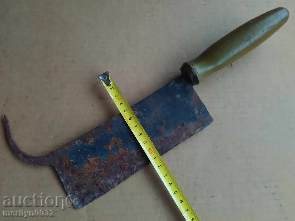 Delivery of Sutter, ax, knife blade Delivery of Sutter, ax, knife blade