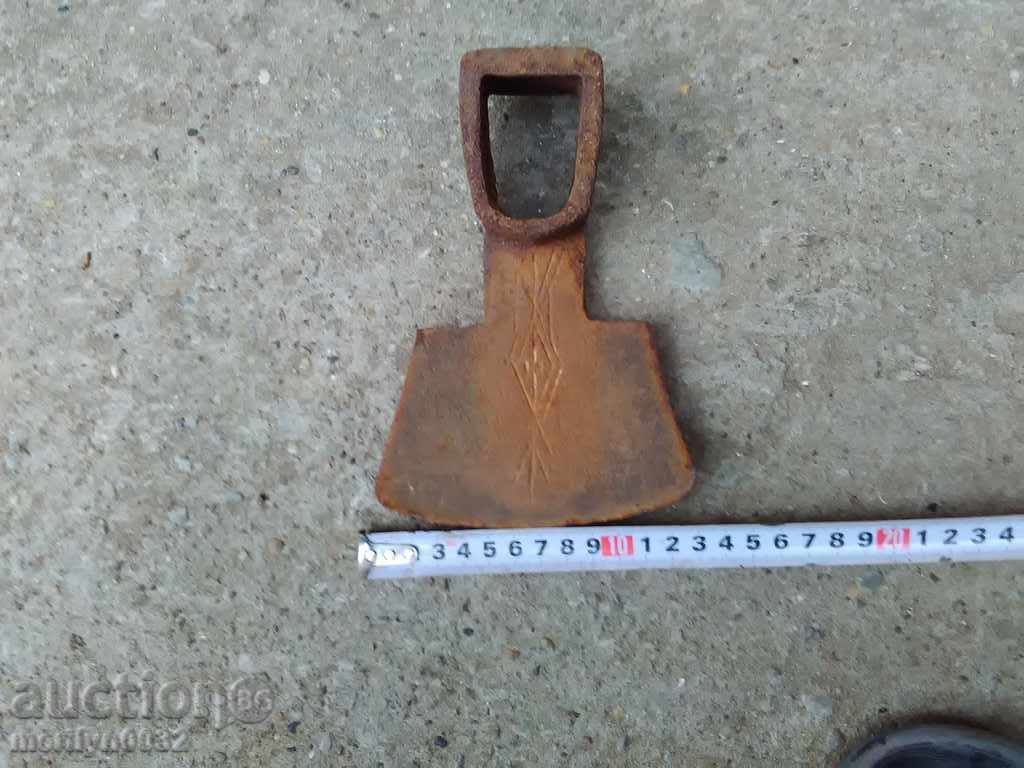 Auction Renaissance agricultural tool, pick, instrument Auction Renaissance agricultural tool, pick, instrument