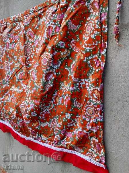 Auction  An old apron for a child