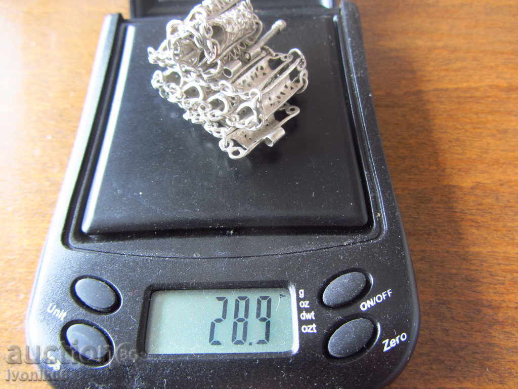 Delivery of OLIVE SILVER GRAIN FILGRANE BEAUTY