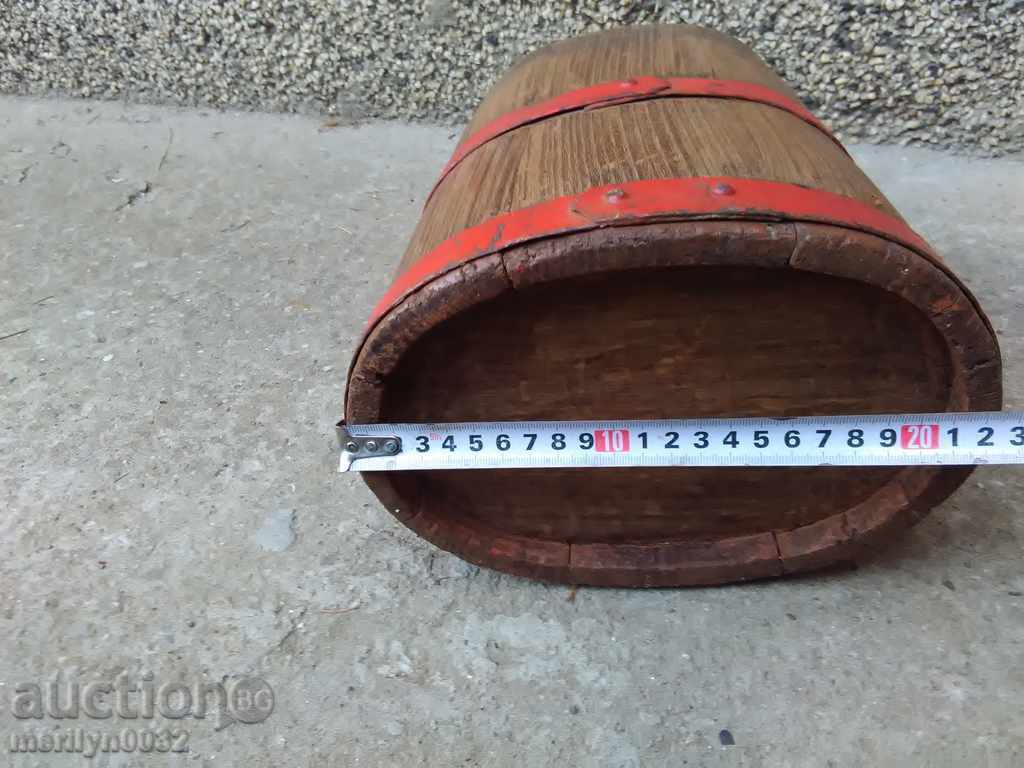 Delivery of Old bucket, flask, barrel, crank, wooden Delivery of Old bucket, flask, barrel, crank, wooden