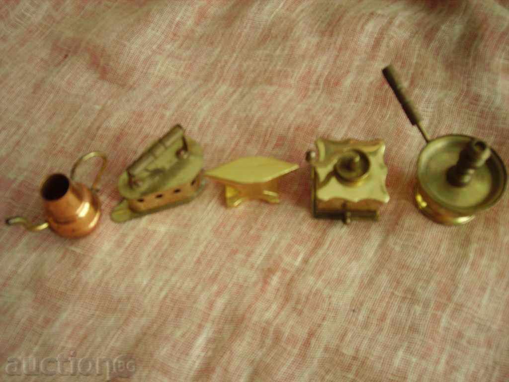 Продавам пет броя бронзови миниатюри с цена 40.00 лв. | € 20.45 Продавам пет броя бронзови миниатюри с цена 40.00 лв. | € 20.45